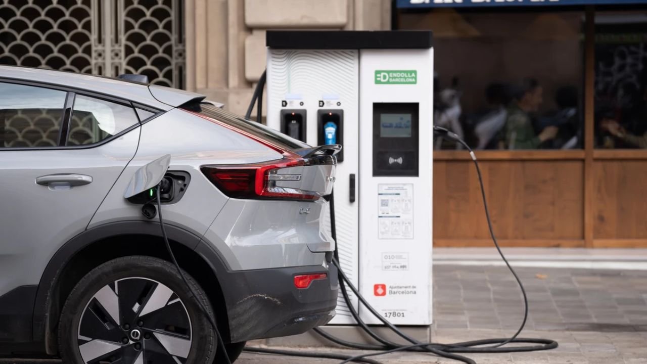 Ayudas para Coches Eléctricos 2026: Lo Que Todo Conductor Español Debe Saber