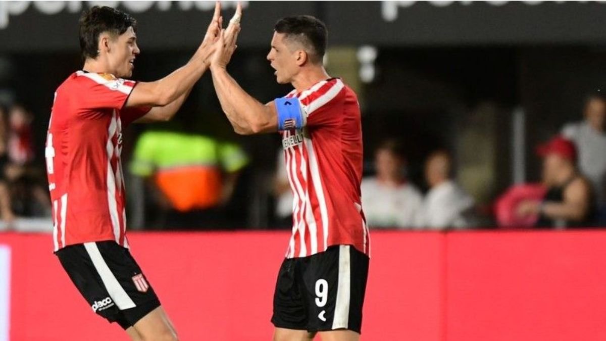 Con más empuje que fútbol, Estudiantes le ganó 1-0 a Riestra y llega afilado al clásico